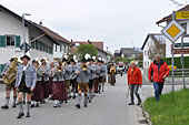 Der Maibaum in Begleitung der Ramsauer Musi