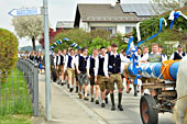 Maibaumaufstellen in Soyen am 30.04.2022