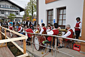 Maibaumaufstellen in Soyen am 30.04.2022